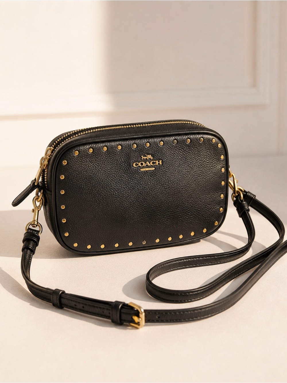 Coach Black Pebbled Leather Studded Crossbody Bag Gold Hardware Y2K Vintage